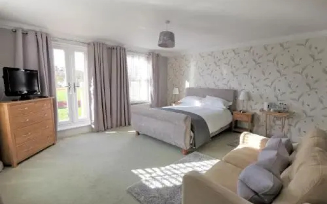 Blashford Manor Farmhouse - New Forest Cottage