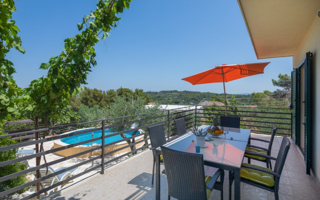 Holiday house Villa Ante - with pool: Rogac, Island Solta
