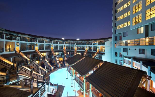 Limak Lara Deluxe Hotel & Resort вид на фасад