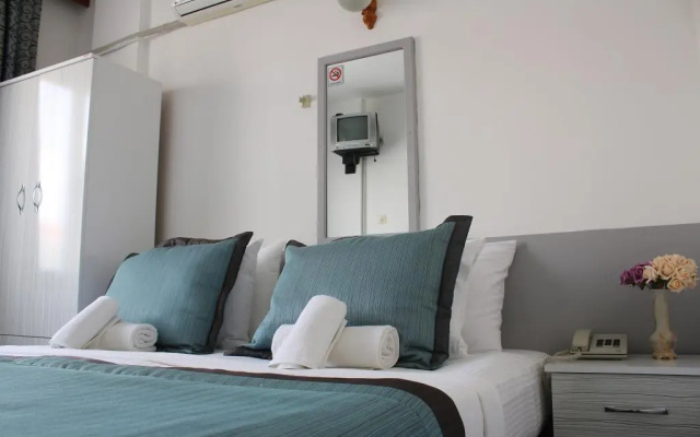 Arya Hotel