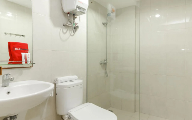 RedDoorz Plus near Harmoni Gajah Mada