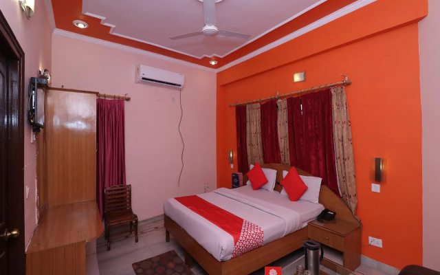 OYO 24340 Hotel Laxmi Palace