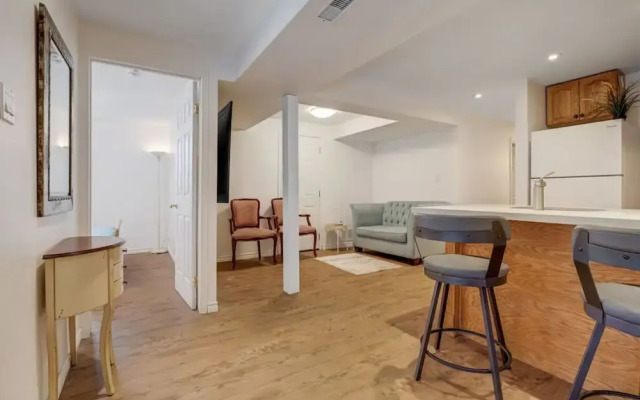 Comfortable Whitby 2 Bedroom Lower Suite