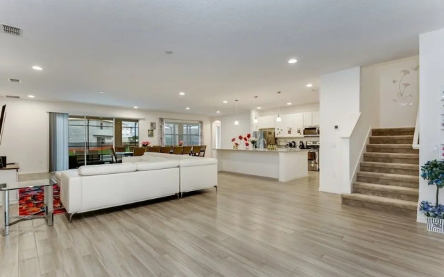6028bod 14 Bedroom Home