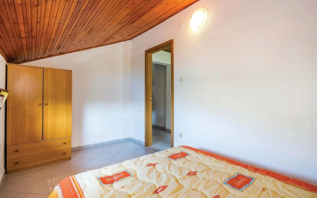 Stunning Home in Cesarica With Wifi and 3 Bedrooms