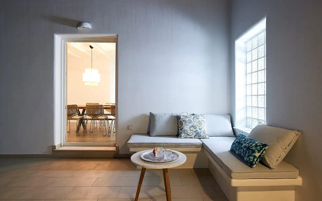 Vipera Villa and Studio