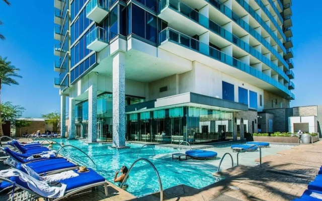 Luxurious Studio Balcony Access 26319