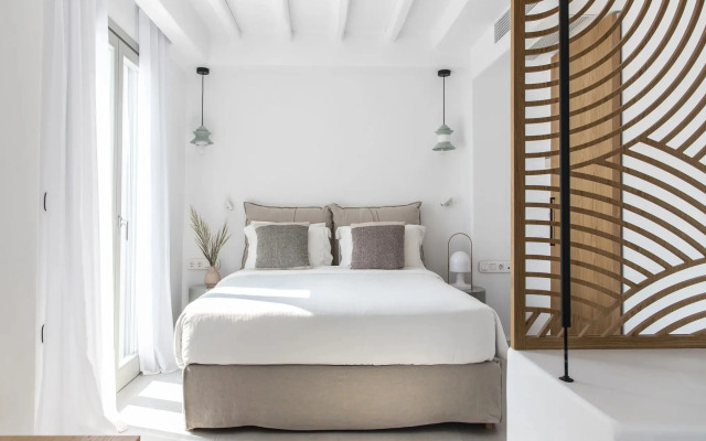 Adorno Beach Hotel & Suites