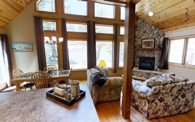 Lakefront Hideaway