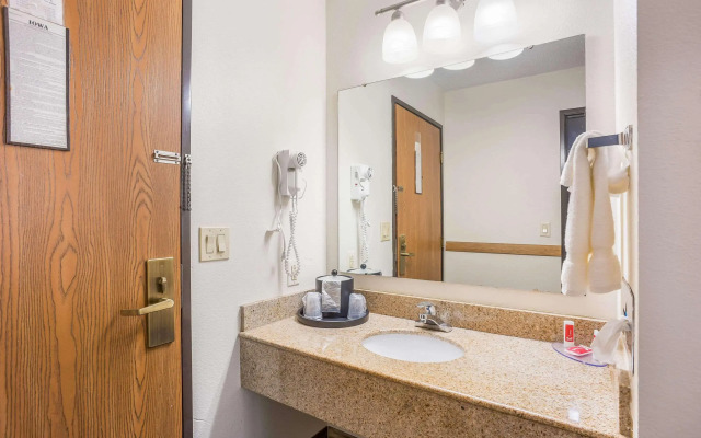 Econo Lodge Cedar Rapids South
