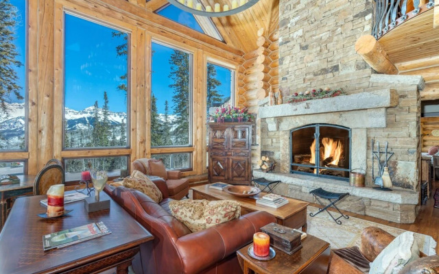 Hilltop Hideaway by Exceptional Stays