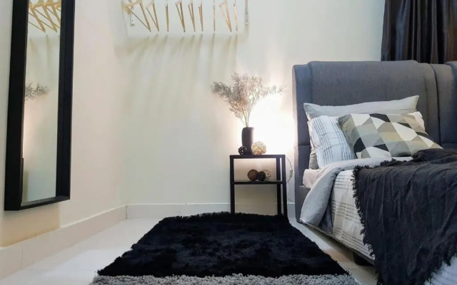 Puchong Setiawalk 8-12 pax 5min LRT Cozy Apartment
