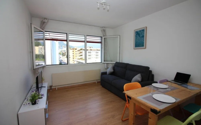 Santi Apartment Few Min From Lake