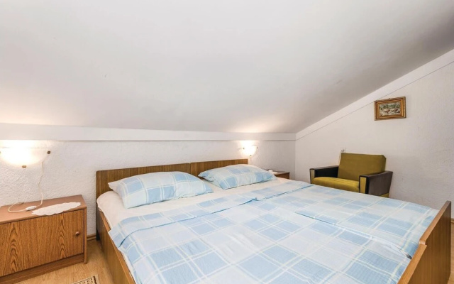 Beautiful Home in Potocnica With Wifi and 2 Bedrooms