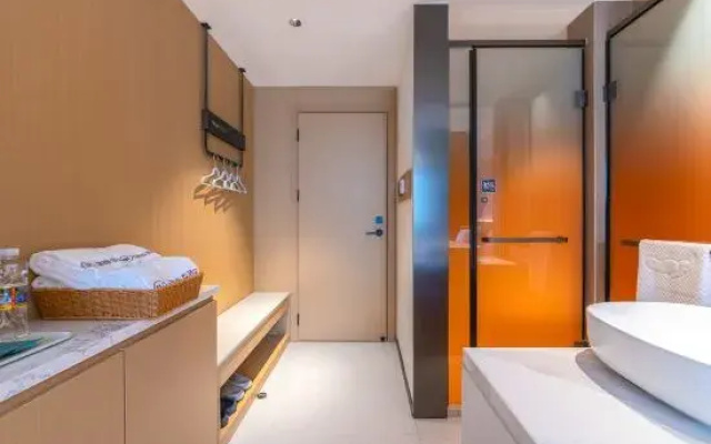 Wyndham Hotel (Donghu Qilou Old Street Store)