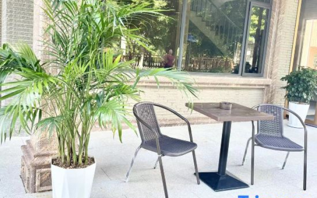 Sea rhyme Mountain House Hotel (Zhuhai Jinwan Airport Branch)