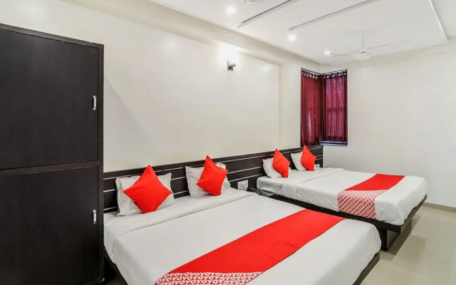 OYO 12053 Hotel Shri Govind