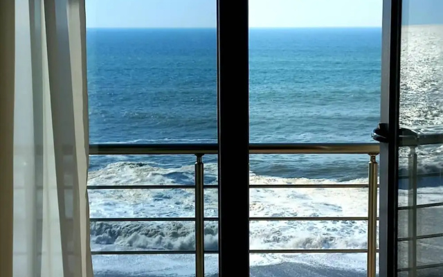 Отель IVERI BEACH