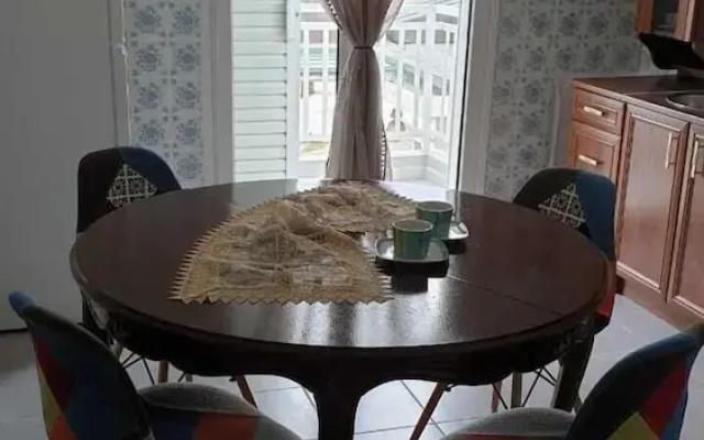 Lovely Flat Near Port! Few Min From City Center