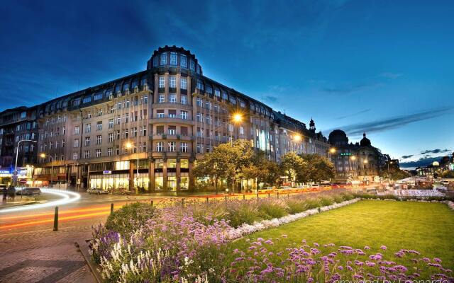 EA Hotel Rokoko вид на фасад