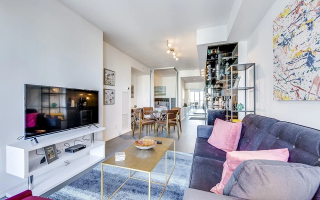 Spectacular 2BR Executive Suite Financial District