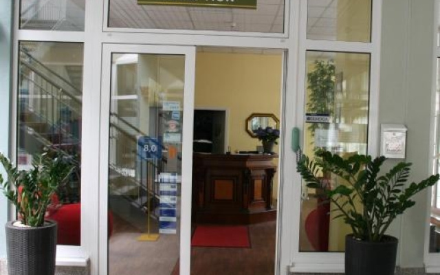 atrium Hotel