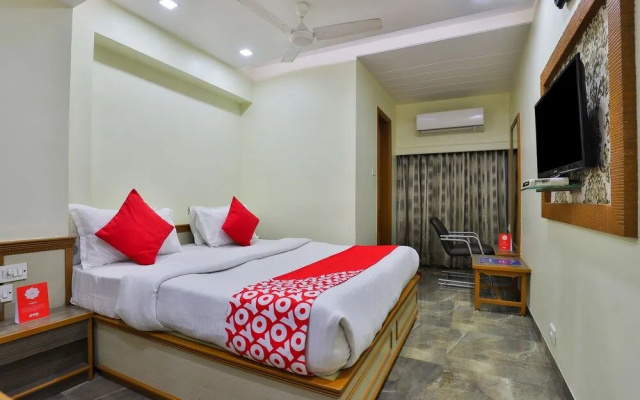 OYO 17117 Hotel Rainbow