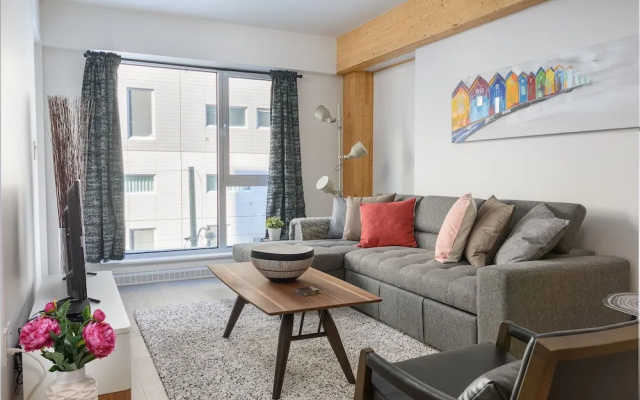 Gorgeous 1BR Sleeps 4 in Griffintown