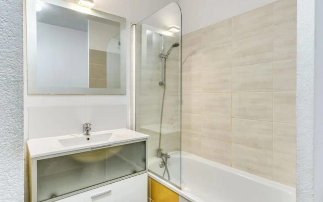 Chic Family Flat With Pool, Sauna