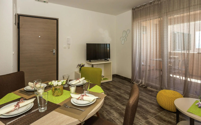 Modern Villa in Kaštel Novi with Pool