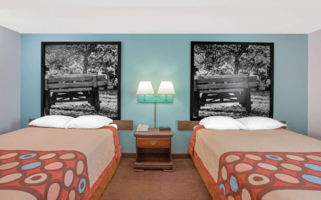 Rodeway Inn near I-35 Lamoni