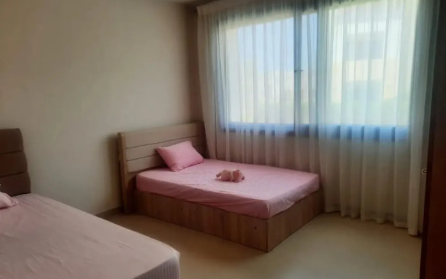 Whispering Waters, Two Bedroom With a Garden, Azha