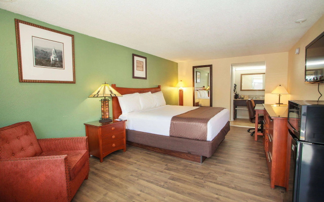 Travelodge by Wyndham Macon West