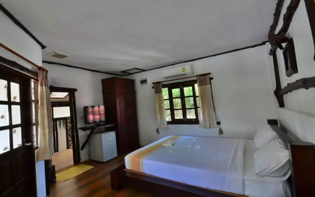 Alongkot Beach Resort Khanom