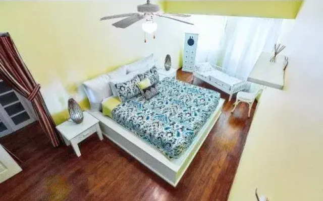 Beach House Larimar