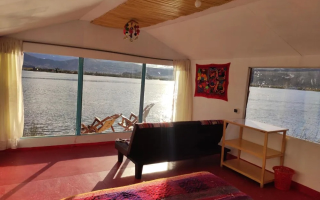 Uros Quechua Lodge