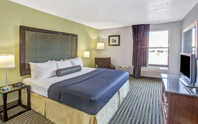 Days Inn by Wyndham Great Lakes Naval Base