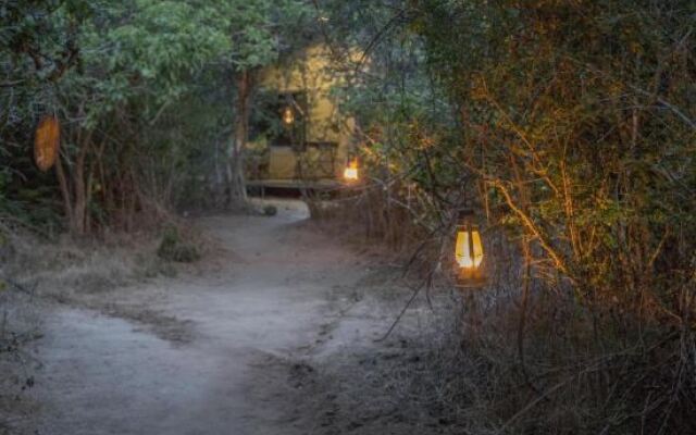 Отель Wild Trails Yala Tented Safari Camp вид на фасад