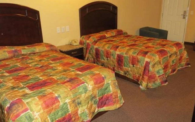 Delmonico Inn & Suites