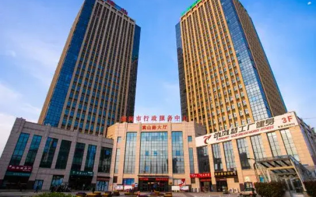 OHO Chengyin Zhihui Homestay (Luohe Convention and Exhibition Center)
