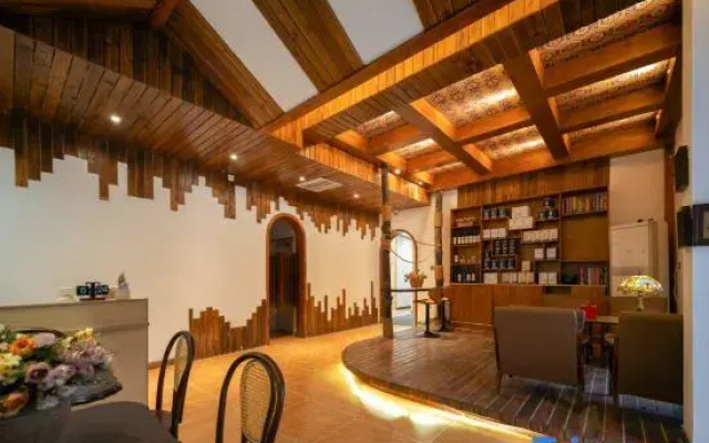 Instant • Audiovisual Homestay (Tianmen Mountain Cableway Station Branch)