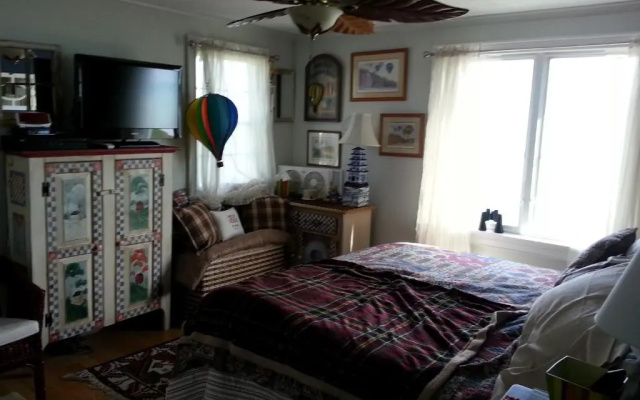 Inn 38 Oak Bluff Circle