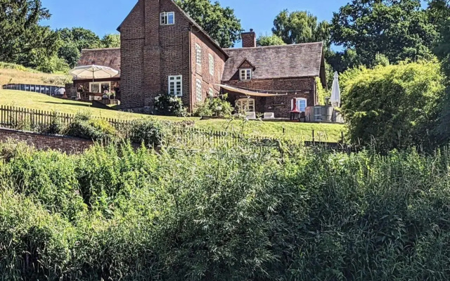 Worralls Grove Guest Farm House
