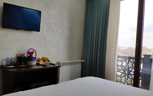 G'ayrat Hoji Ota Hotel