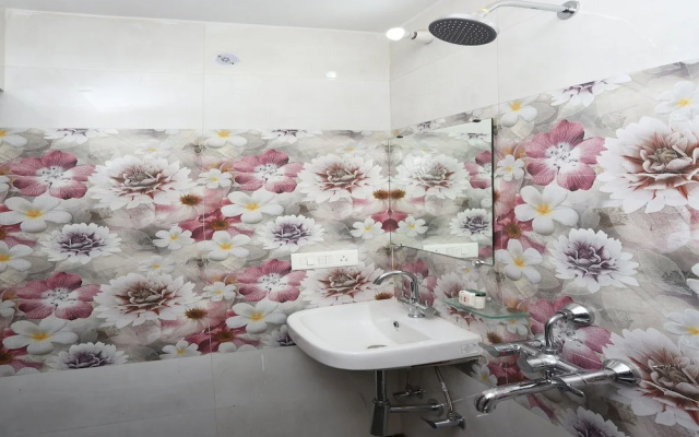 OYO 13452 Hotel Grand Sheela