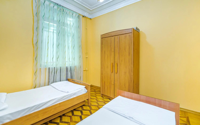 M Estate. Targovu. Nizami Street 4 room. (021).