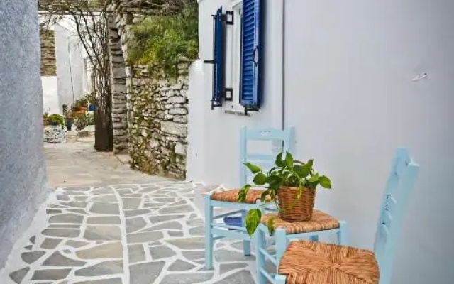 CHARMING 2BR Hilltop Serenity Suite, Lively Greek Village