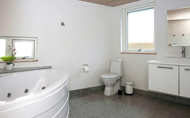 8 Person Holiday Home in Ebeltoft-by Traum
