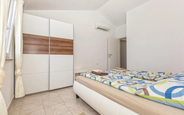 Amazing Home in Koromacno With Wifi and 2 Bedrooms