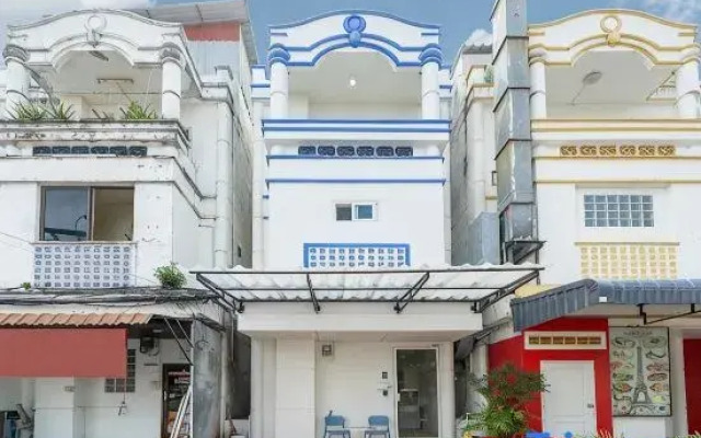 Beach House | Sleeps 10 | Patong Beach +Bar